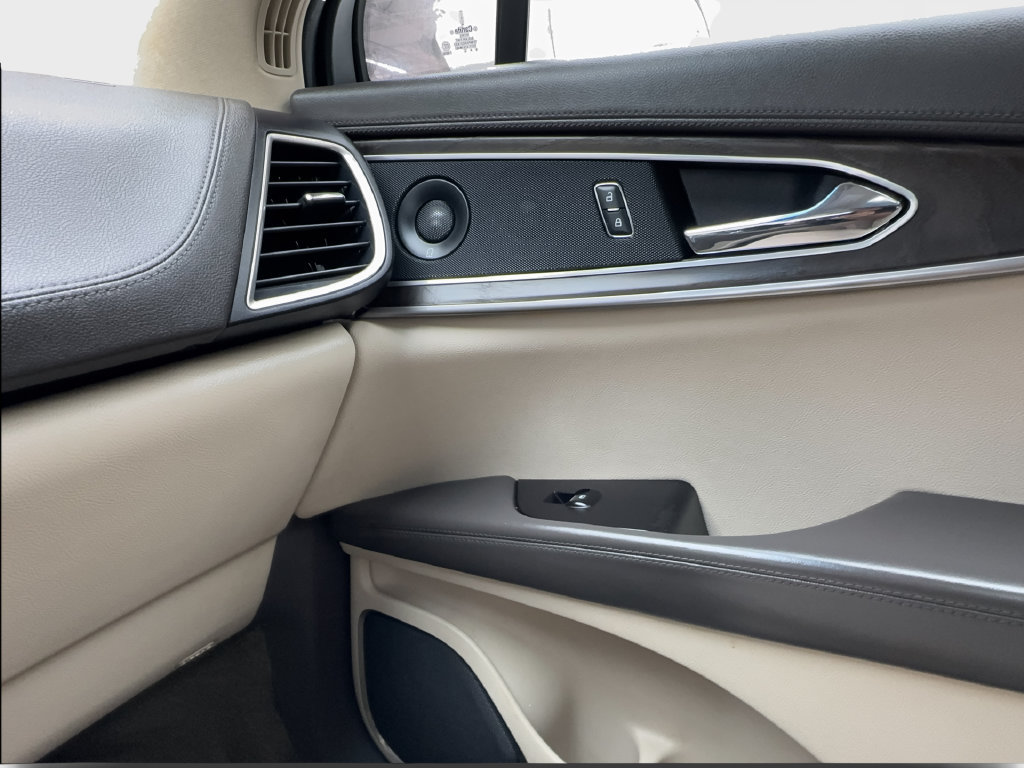 Used 2017 Lincoln MKX Reserve w/ Driver Assistance Package FWD image 49