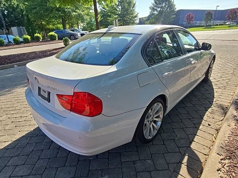 Used 2011 BMW 328i xDrive Sedan AWD/4WD image 8