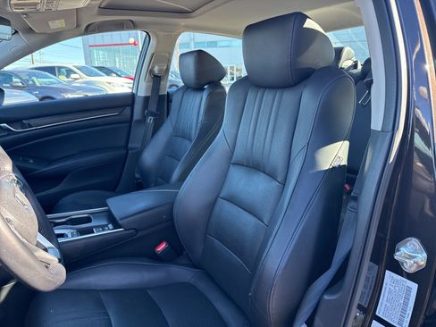 Used 2018 Honda Accord Touring image 12