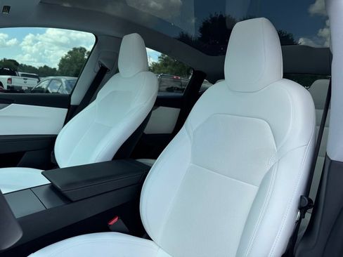 Used 2026 Tesla Model Y 2WD image 12