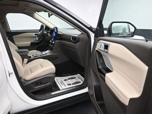 Used 2022 Ford Explorer Platinum w/ Equipment Group 601A image 13