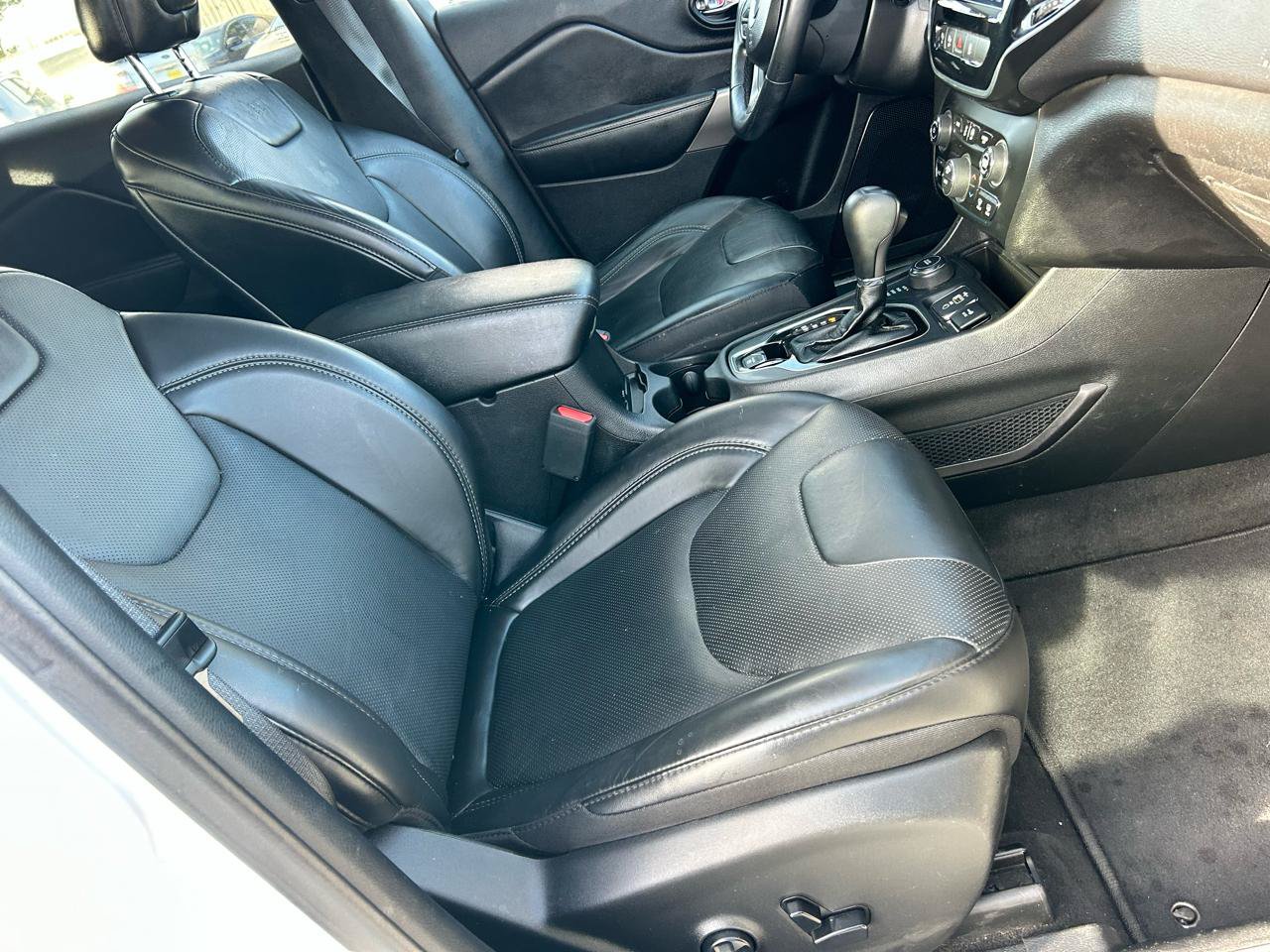Used 2021 Jeep Cherokee Limited AWD/4WD image 10