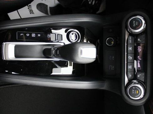 New 2025 Nissan Versa SR w/ Trunk Package image 15