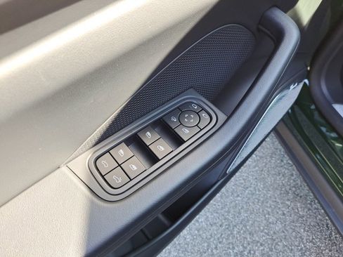 Certified 2025 Porsche Macan 4 Electric image 28