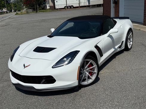 Used 2016 Chevrolet Corvette Z06 w/ 3LZ Preferred Equipment Group image 3
