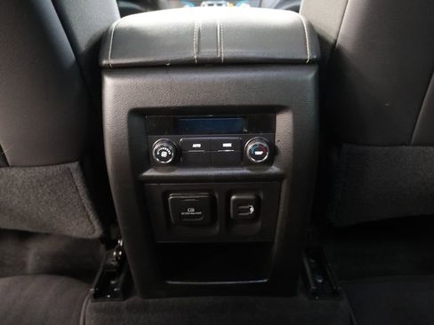 Used 2023 Chevrolet Traverse LT w/ LT Premium Package AWD/4WD image 33