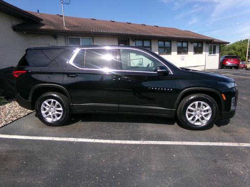 Used 2022 Chevrolet Traverse LS AWD/4WD image 2