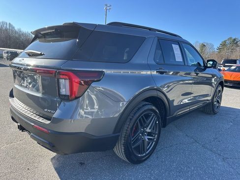 Used 2025 Ford Explorer ST-Line w/ ST-Line Street Pack image 5