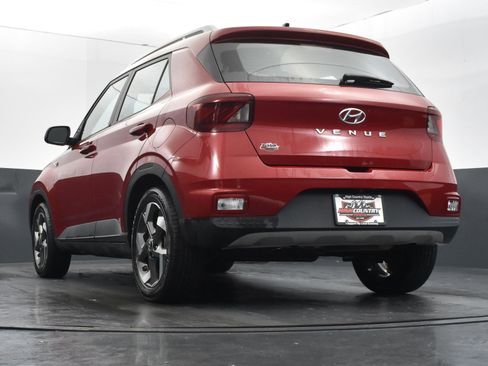 Used 2022 Hyundai Venue Limited image 38