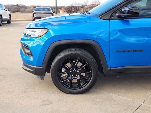 Used 2024 Jeep Compass Latitude w/ Convenience Group image 9