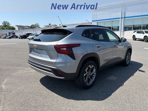 Used 2026 Chevrolet Trax LT FWD image 6