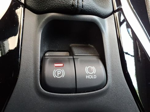 Used 2023 Toyota Corolla Cross XLE FWD image 29