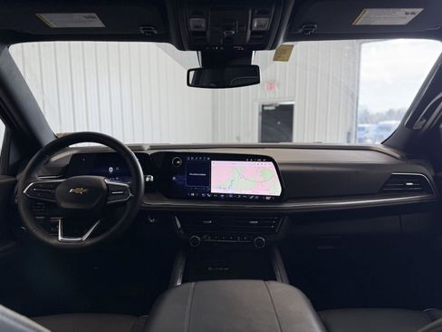 Used 2025 Chevrolet Suburban Premier w/ Sun And Tow Package image 14