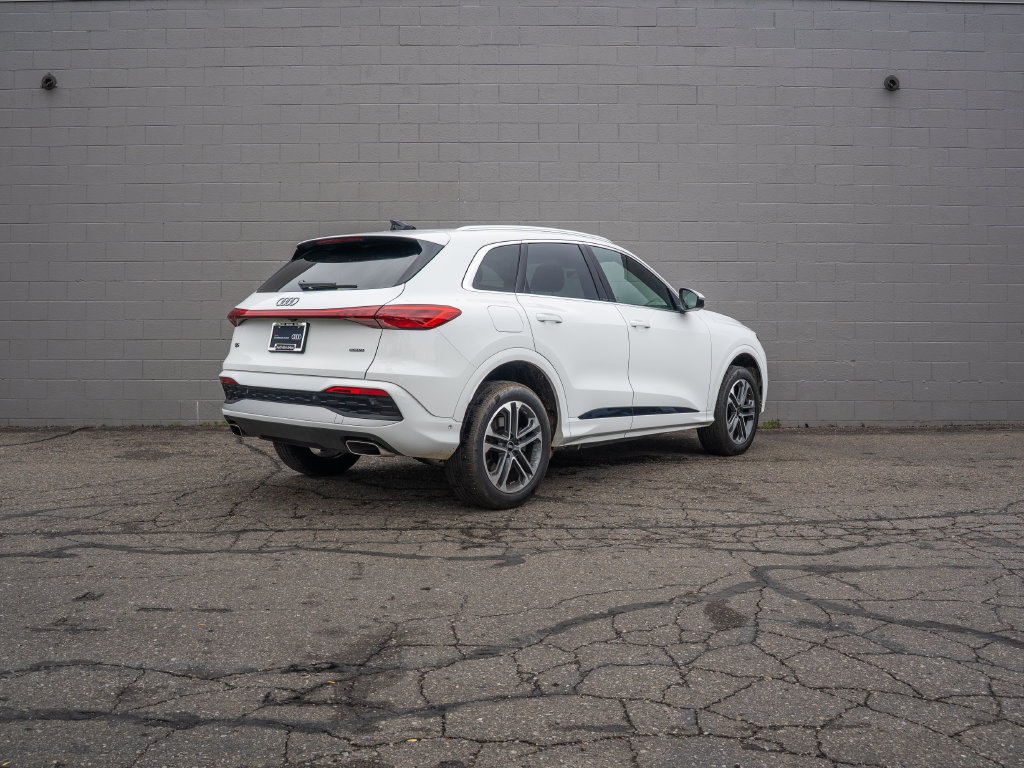 Certified 2025 Audi Q5 Premium w/ Convenience Package AWD/4WD image 7