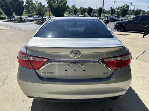 Used 2017 Toyota Camry SE FWD image 2