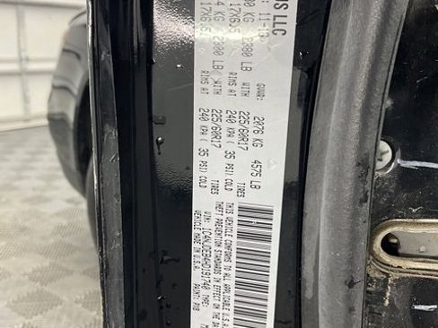 Used 2017 Jeep Compass Latitude image 31