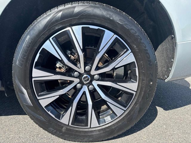 Certified 2024 Volvo XC60 B5 Core w/ Protection Package Premier AWD/4WD image 9