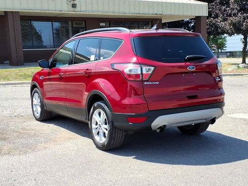 Used 2018 Ford Escape SE w/ SE Sync 3 Package FWD image 3