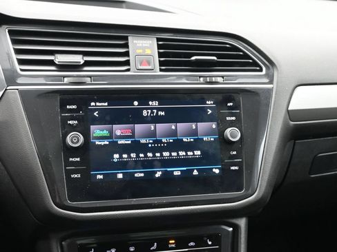 Used 2022 Volkswagen Tiguan SE AWD/4WD image 17