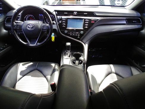 Used 2020 Toyota Camry SE FWD image 33