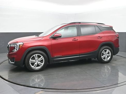 Used 2022 GMC Terrain SLE w/ Driver Convenience Package FWD image 2