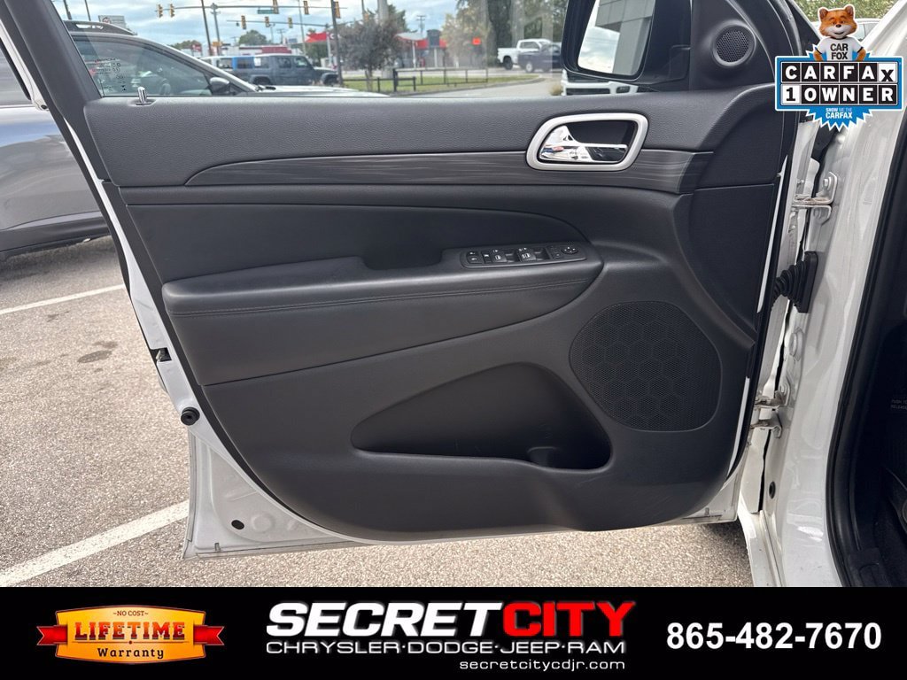 Used 2022 Jeep Grand Cherokee Laredo X AWD/4WD image 28