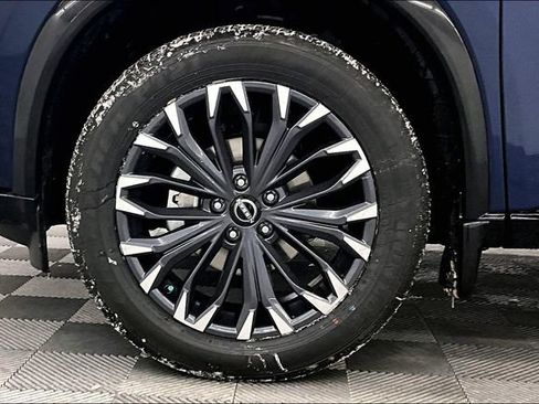 New 2025 Nissan Rogue Platinum image 13