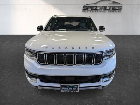 Used 2025 Jeep Wagoneer L Series II w/ 8-pass Seating Package AWD/4WD image 6