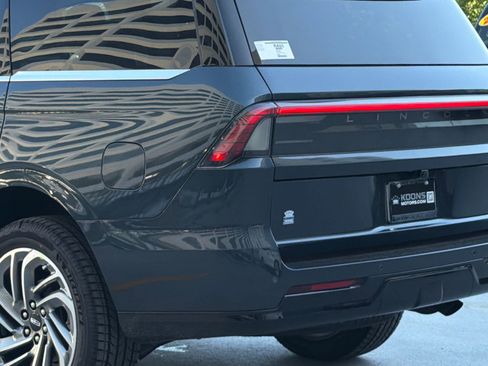 New 2026 Lincoln Navigator Reserve AWD/4WD image 7