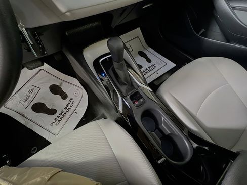 Used 2022 Toyota Corolla LE image 25