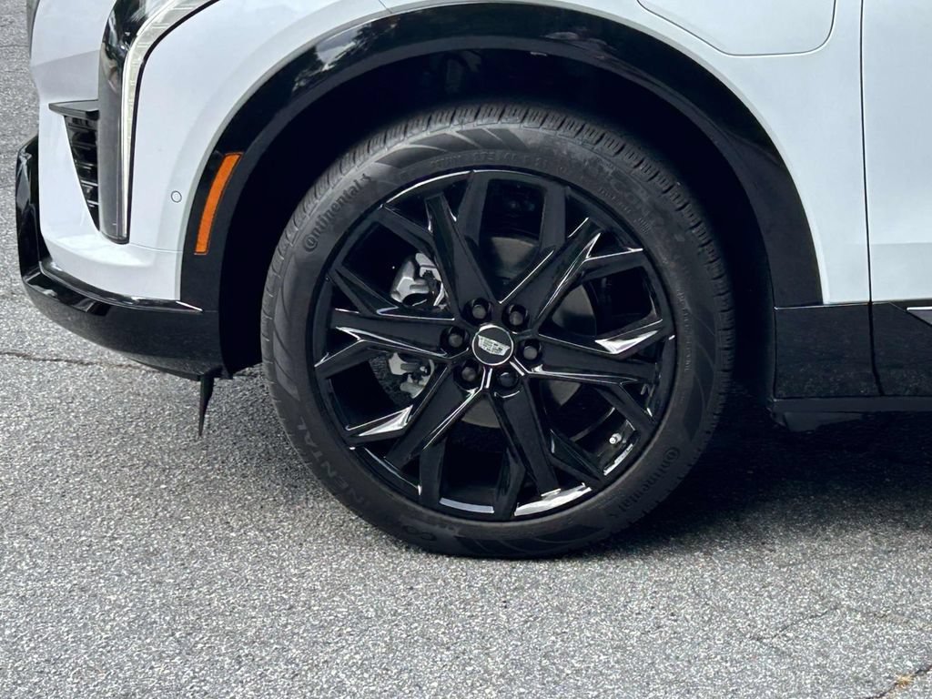 New 2026 Cadillac Optiq Sport 1 w/ LPO, ONYX Package RWD image 9