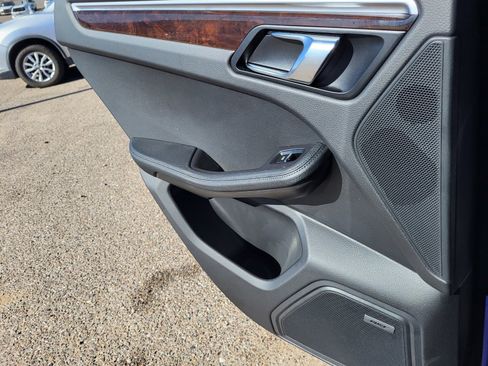 Used 2022 Porsche Macan image 19