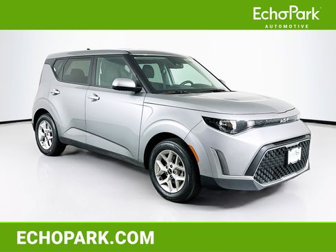 Used 2025 Kia Soul LX w/ LX Technology Package FWD image 1