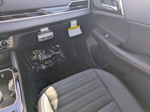 New 2025 Mitsubishi Outlander S image 18