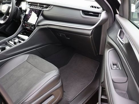 New 2025 Jeep Grand Cherokee Altitude image 43