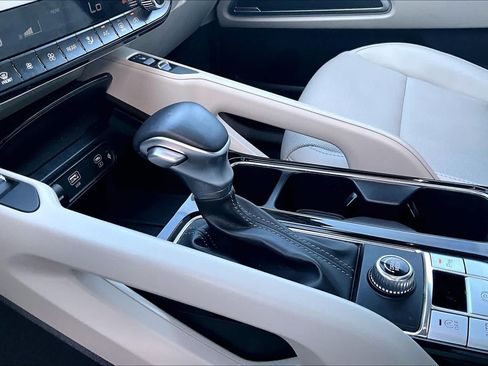 Certified 2025 Kia Telluride S FWD image 17