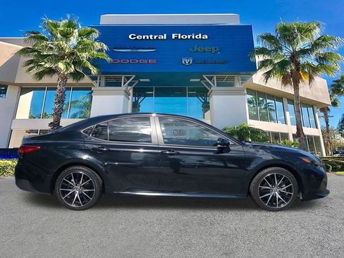 Used 2025 Toyota Camry LE FWD image 4
