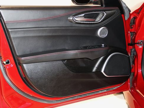 Used 2018 Alfa Romeo Giulia Quadrifoglio w/ Driver Assist Dynamic Package image 41