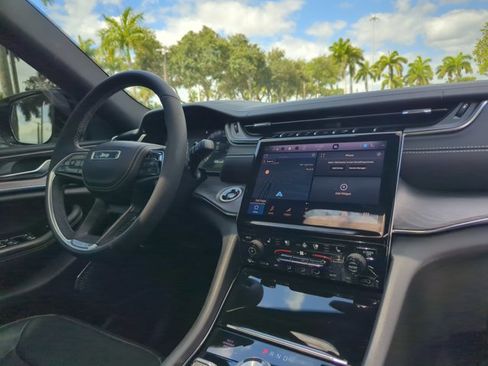 Used 2024 Jeep Grand Cherokee Overland AWD/4WD image 29