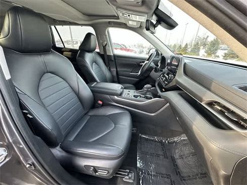 Used 2023 Toyota Highlander XLE image 20