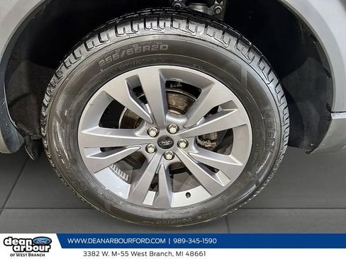 Used 2022 Ford Explorer XLT w/ Equipment Group 202A image 8