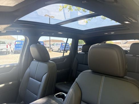 New 2026 GMC Acadia Elevation w/ Elevation Premium Package AWD/4WD image 17