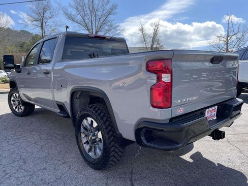 Used 2025 Chevrolet Silverado 2500 Custom w/ Custom Value Package image 22