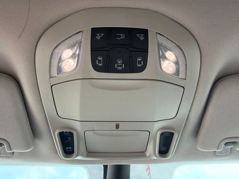 Used 2023 Chrysler Pacifica Limited FWD image 23