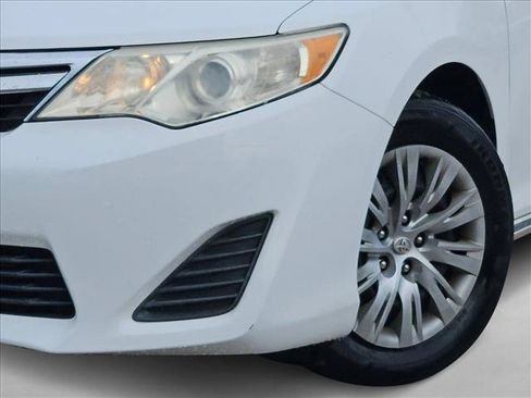 Used 2014 Toyota Camry LE image 4