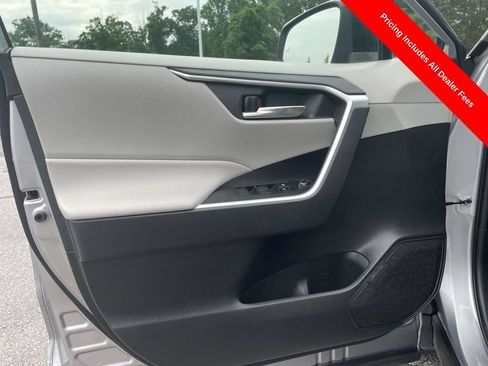 Used 2020 Toyota RAV4 XLE AWD/4WD image 18