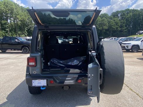 Used 2024 Jeep Wrangler Unlimited AWD/4WD image 5
