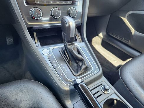 Certified 2021 Volkswagen Golf 4-Door FWD image 16