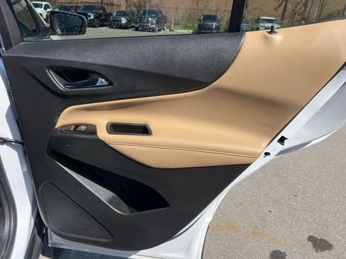 Used 2023 Chevrolet Equinox Premier image 12