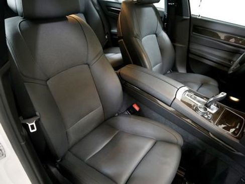 Used 2014 BMW 740i image 9